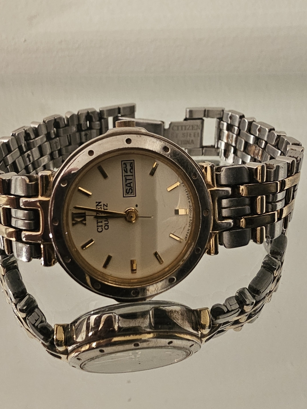 Vintage Citizen Two-Tone Men's Watch — Silver and Gold Accents